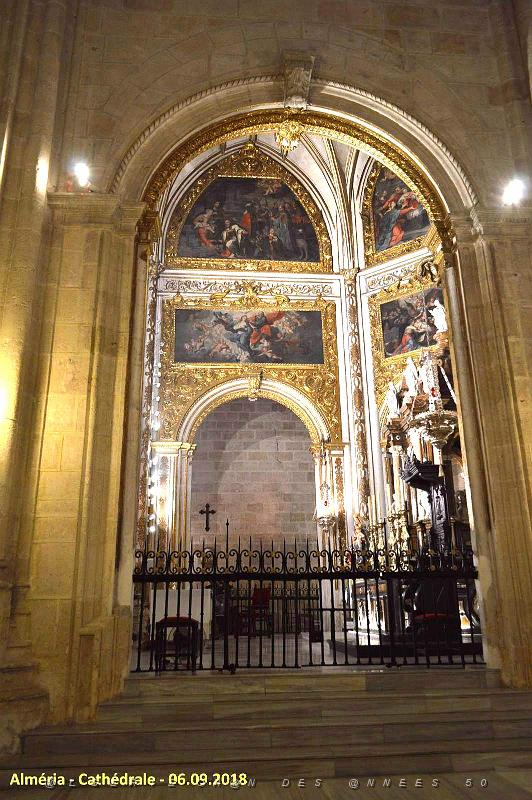 28 LA CATHEDRALE ET LE FORTERESSE DE L INCARNATION (92).JPG
